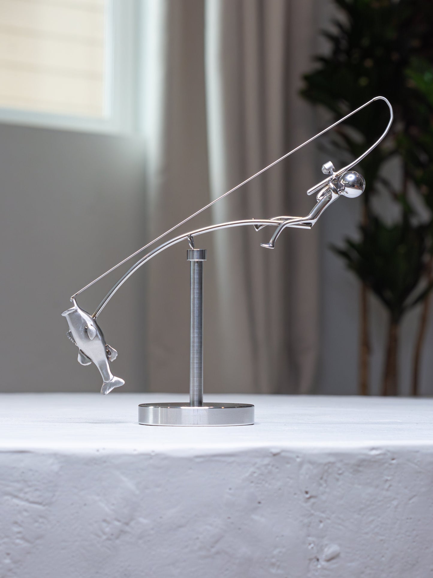 🎣Escultura del pescador en equilibrio