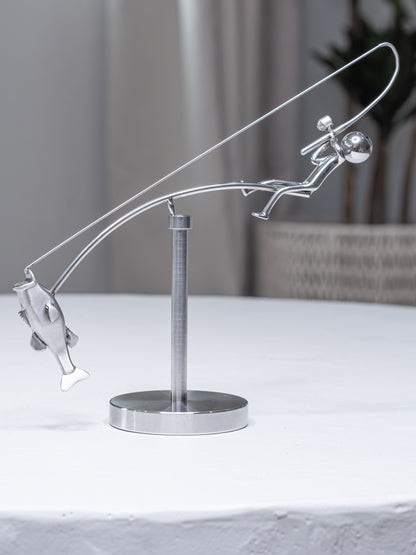 🎣Escultura del pescador en equilibrio